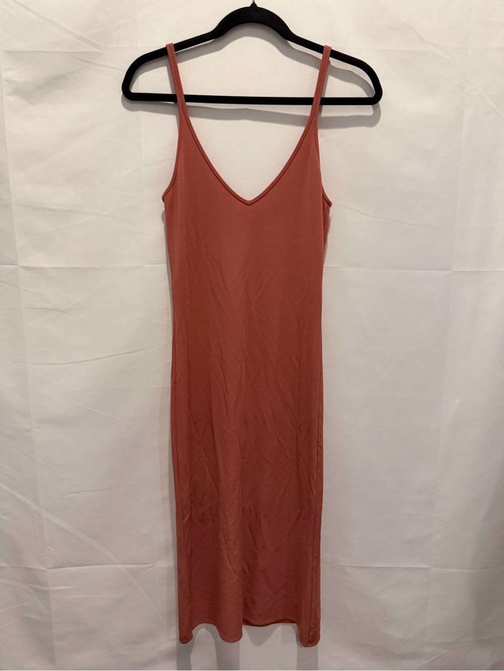 Wilfred Aritzia Slip V-Neck Midi Dress in Terracotta size Small.90’,grunge,
